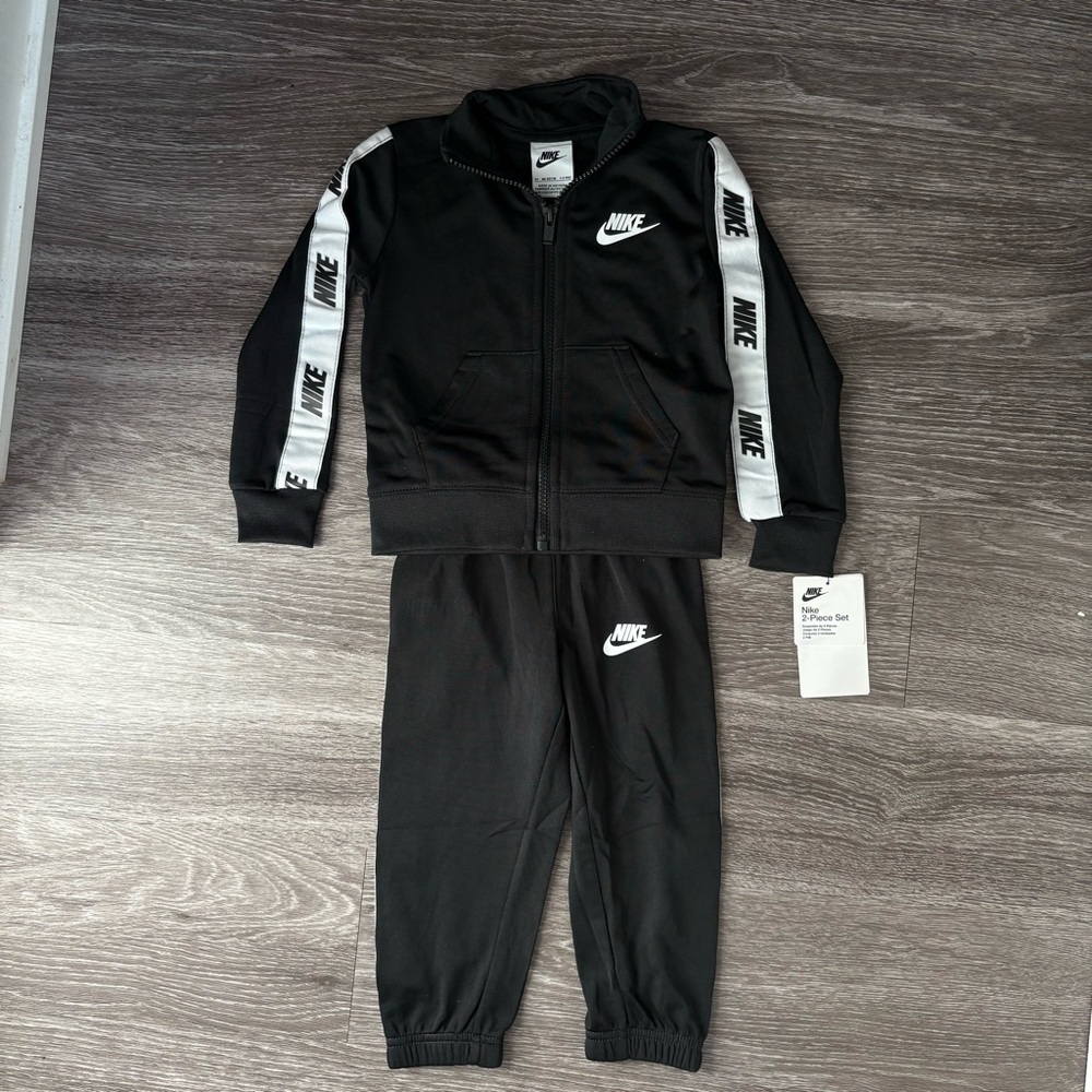 Nike Black Unisex Tracksuit Size 1Y/2Y